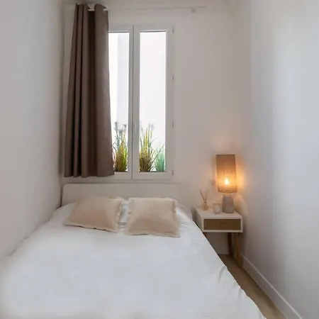 A1 2bdr Modern Chic Flat Ac 3min From Sandy Beaches Apartman