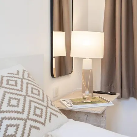 A1 2bdr Modern Chic Flat Ac 3min From Sandy Beaches Apartman