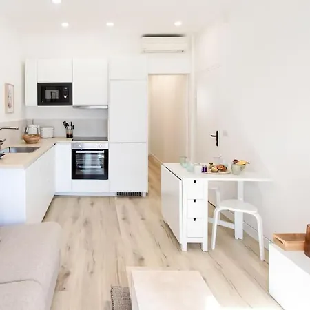 A1 2bdr Modern Chic Flat Ac 3min From Sandy Beaches Appartement *