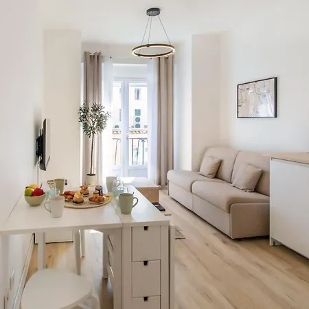 A1 2bdr Modern Chic Flat Ac 3min From Sandy Beaches Антіб