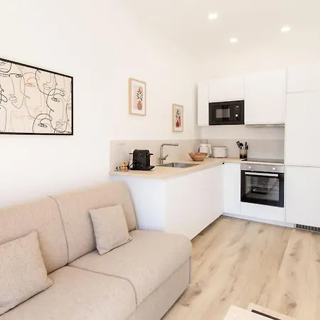 A1 2bdr Modern Chic Flat Ac 3min From Sandy Beaches * アンティーブ