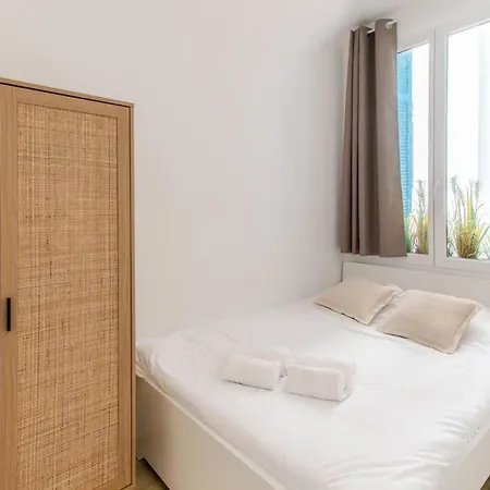 A1 2bdr Modern Chic Flat Ac 3min From Sandy Beaches Апартаменти *